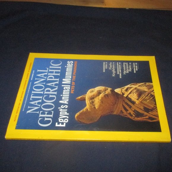 National Geographic Magazine November 2009 Back Issue - Egypt's Animal Mummies - Picture 3 of 3